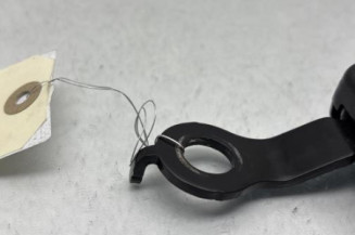 Attache ceinture avant gauche DACIA DUSTER 1
