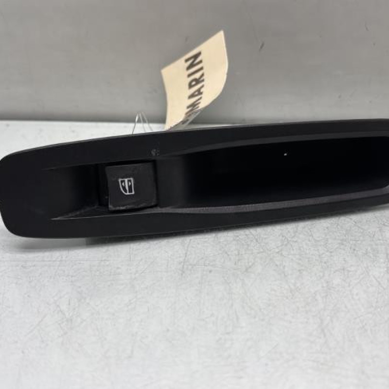 Interrupteur de leve vitre arriere droit RENAULT MEGANE 4 Photo n°1