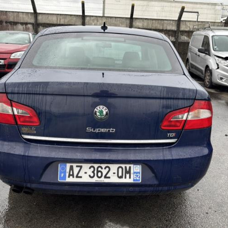 Attache ceinture avant gauche SKODA SUPERB 2 Photo n°9