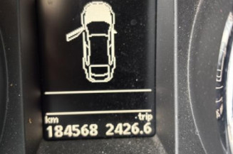 Attache ceinture avant gauche SKODA SUPERB 2