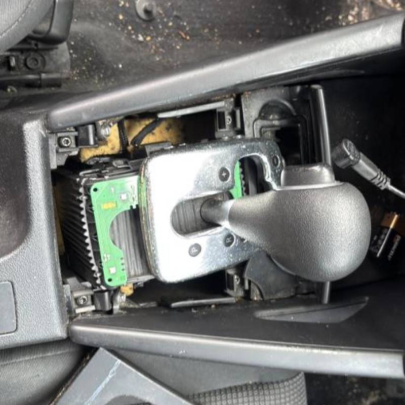 Attache ceinture avant gauche AUDI A3 2 Photo n°20