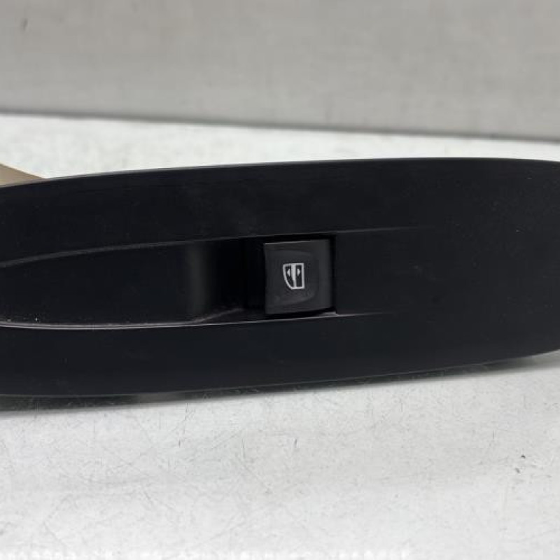 Interrupteur de leve vitre avant droit RENAULT MEGANE 4 Photo n°1