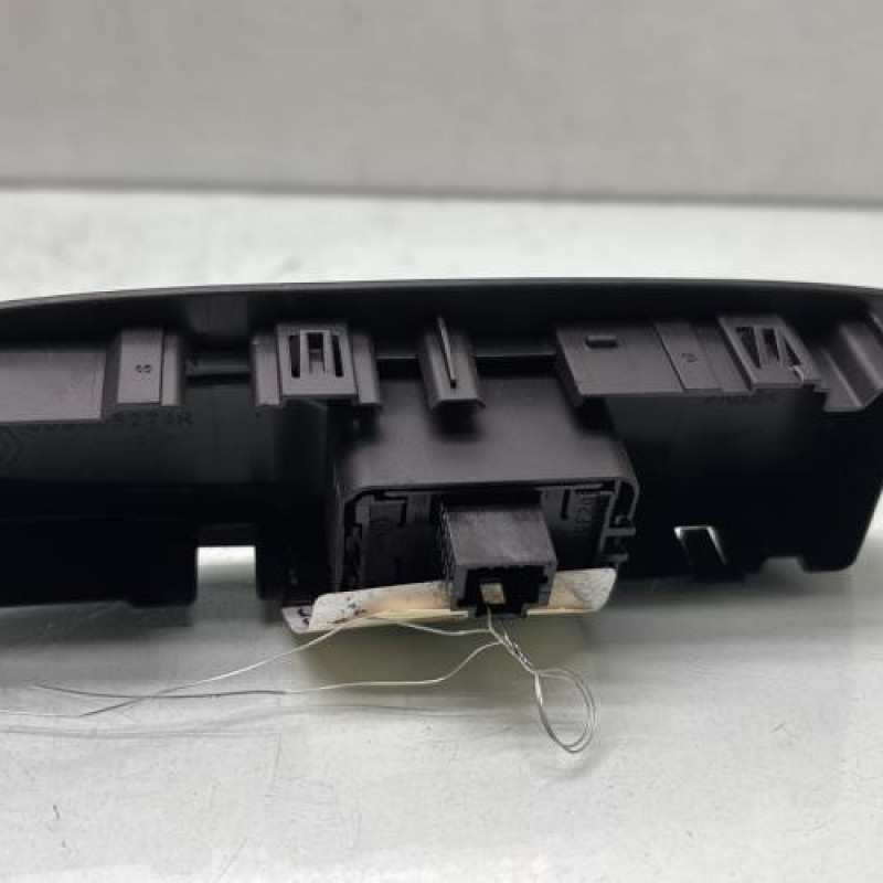 Interrupteur de leve vitre avant droit RENAULT MEGANE 4 Photo n°2