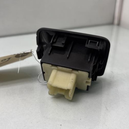 Interrupteur de leve vitre arriere droit DACIA SANDERO 2