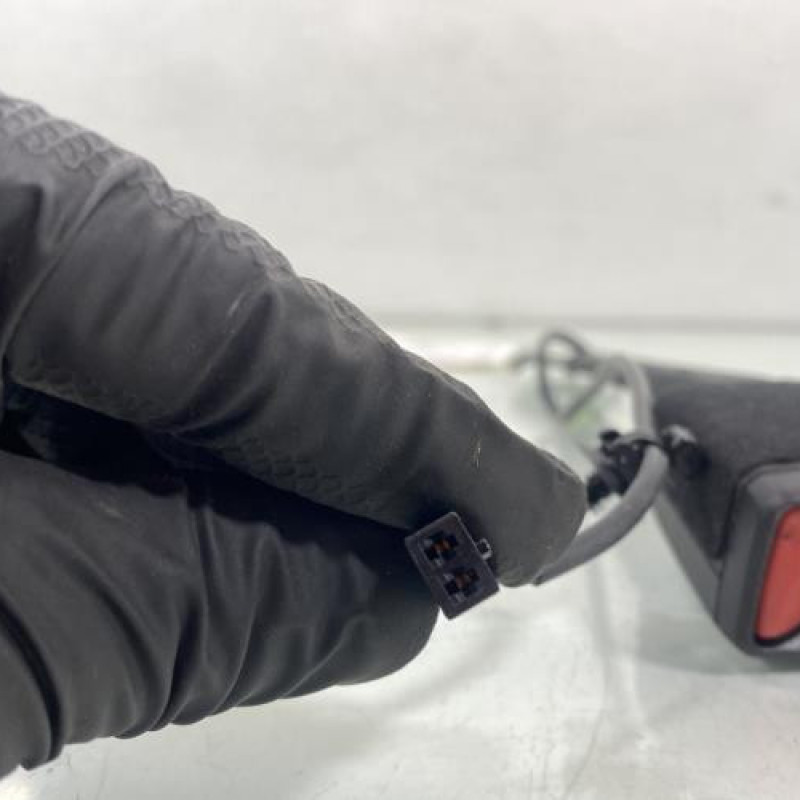 Attache ceinture avant gauche VOLKSWAGEN POLO 6 Photo n°2