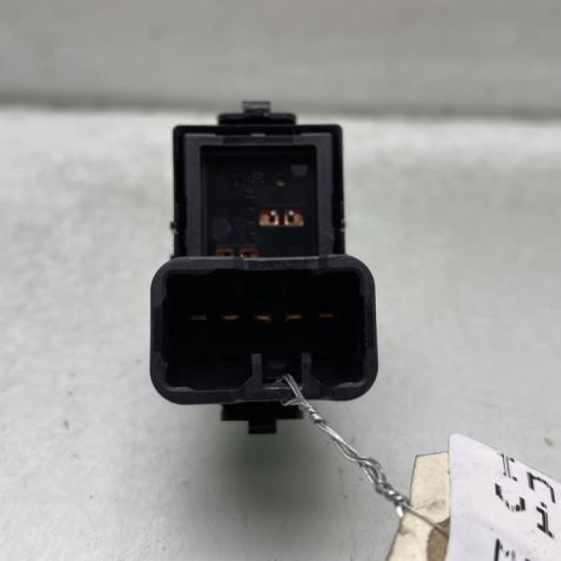 Interrupteur de leve vitre arriere droit MITSUBISHI SPACE STAR 3 Photo n°3