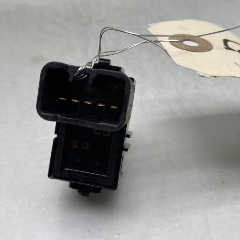 Interrupteur de leve vitre arriere gauche MITSUBISHI SPACE STAR 3 Photo n°3