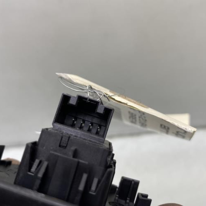 Interrupteur de leve vitre arriere gauche SKODA OCTAVIA 4 Photo n°3