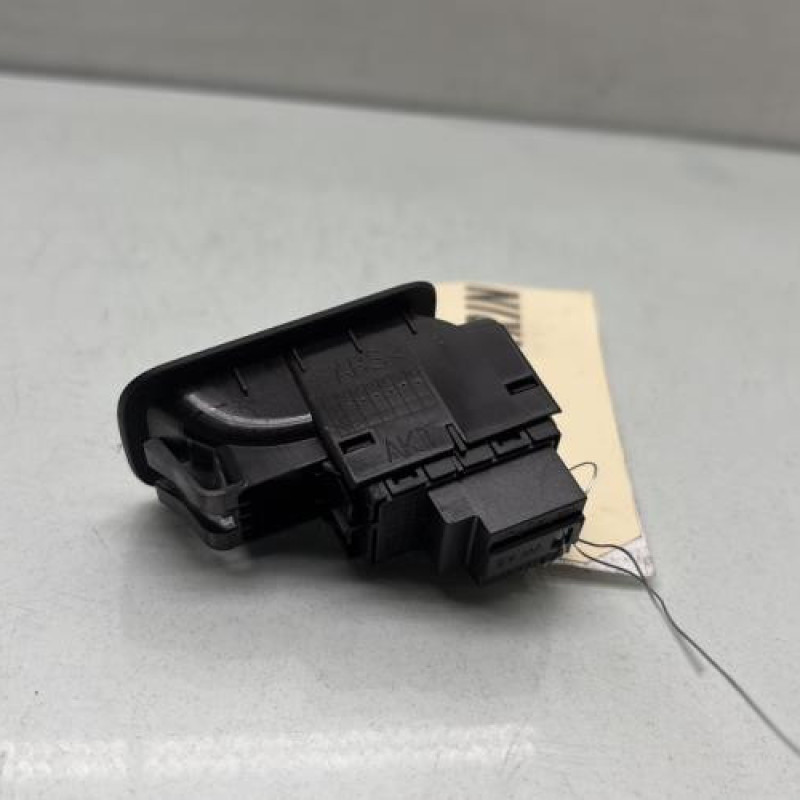 Interrupteur de leve vitre arriere droit VOLKSWAGEN TOURAN 3 Photo n°2