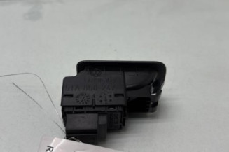 Interrupteur de leve vitre arriere gauche VOLKSWAGEN TOURAN 3