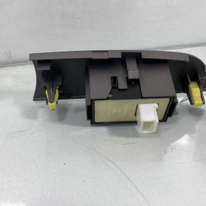 Interrupteur de leve vitre arriere droit LEXUS IS 2 Photo n°2