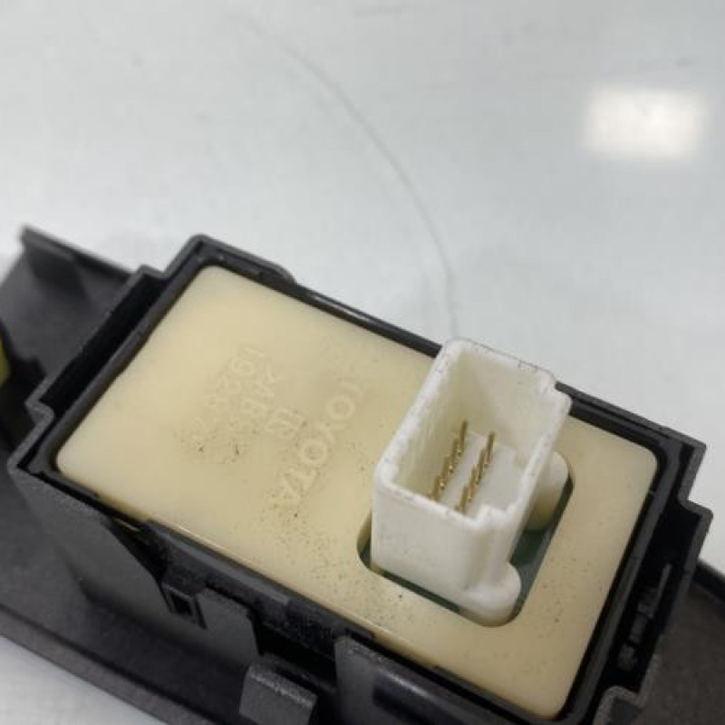 Interrupteur de leve vitre arriere droit LEXUS IS 2 Photo n°3