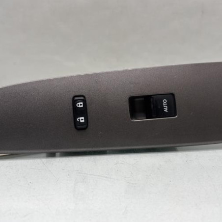 Interrupteur de leve vitre avant droit LEXUS IS 2 Photo n°1