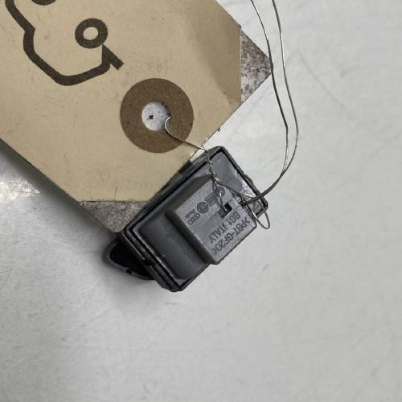 Interrupteur de leve vitre avant droit VOLKSWAGEN POLO 4 Photo n°2