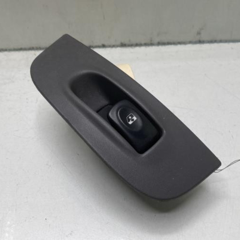 Interrupteur de leve vitre avant droit RENAULT MEGANE 1 Photo n°1