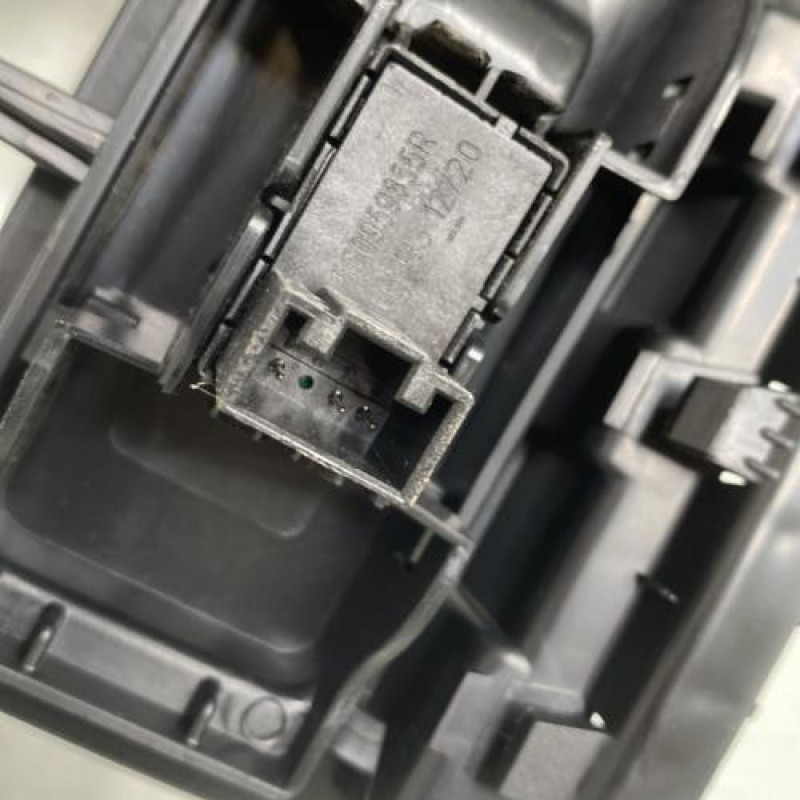 Interrupteur de leve vitre avant droit SEAT ATECA Photo n°4