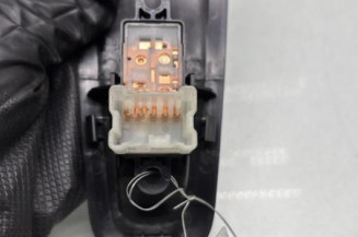 Interrupteur de leve vitre arriere droit RENAULT KADJAR