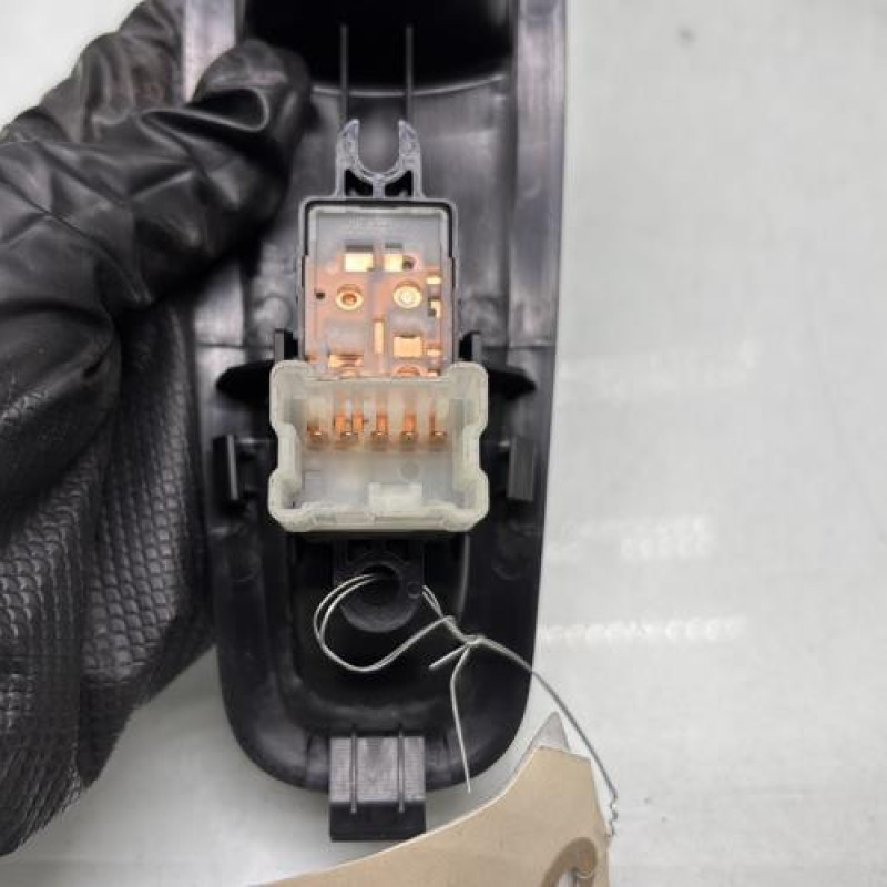 Interrupteur de leve vitre arriere droit RENAULT KADJAR Photo n°3