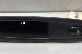 Interrupteur de leve vitre arriere gauche RENAULT KADJAR Photo n°1