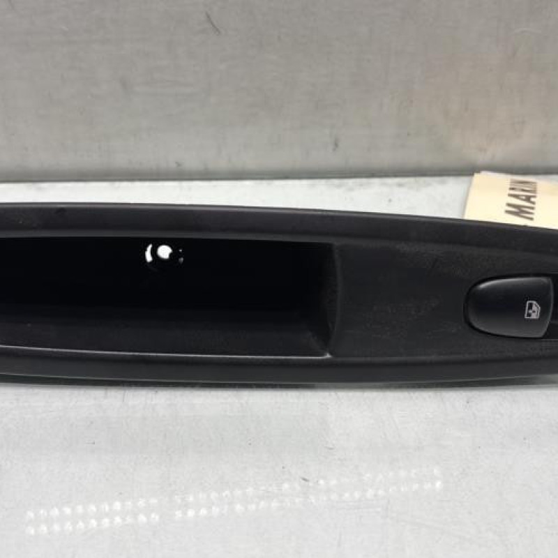 Interrupteur de leve vitre arriere gauche RENAULT KADJAR Photo n°1