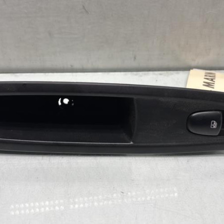 Interrupteur de leve vitre arriere gauche RENAULT KADJAR Photo n°1