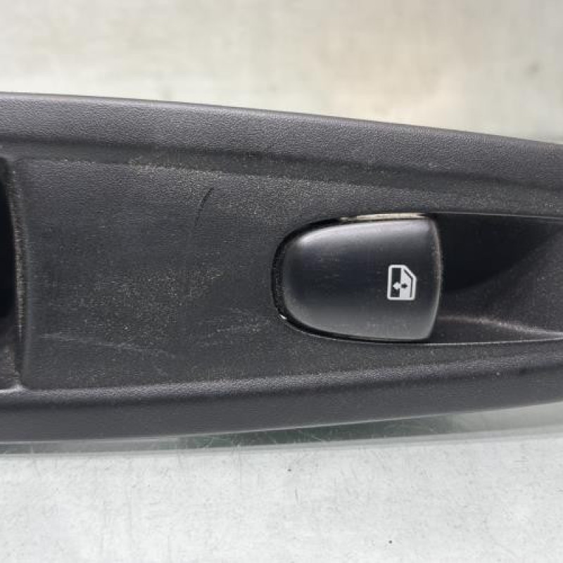 Interrupteur de leve vitre arriere gauche RENAULT KADJAR Photo n°2