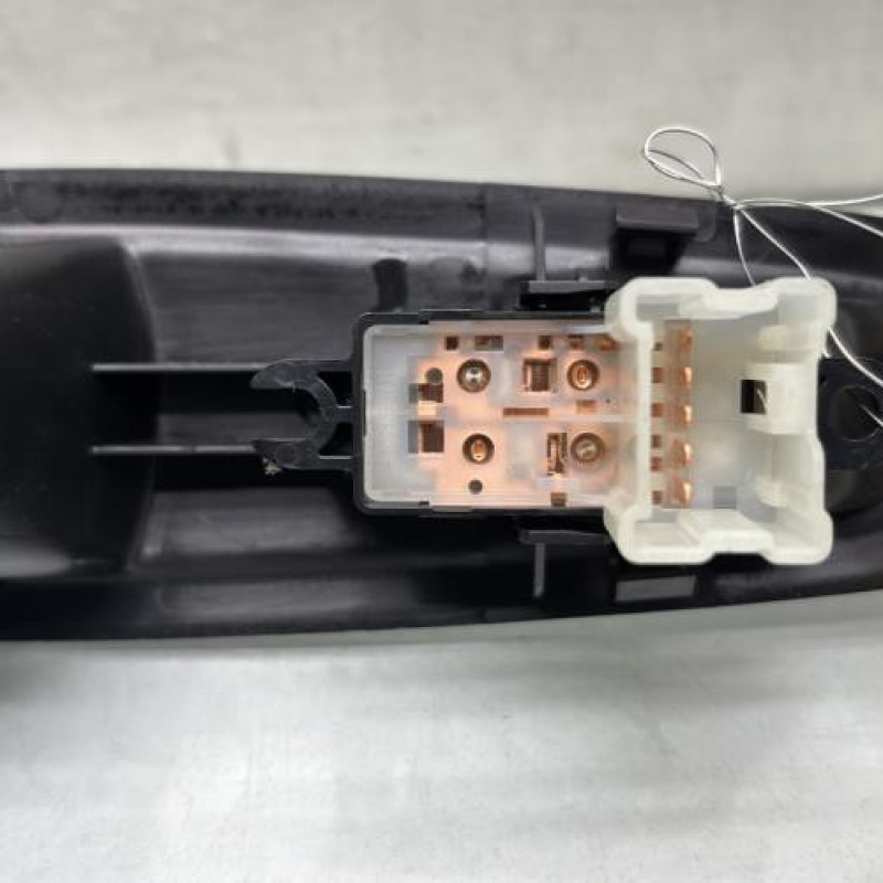 Interrupteur de leve vitre arriere gauche RENAULT KADJAR Photo n°5