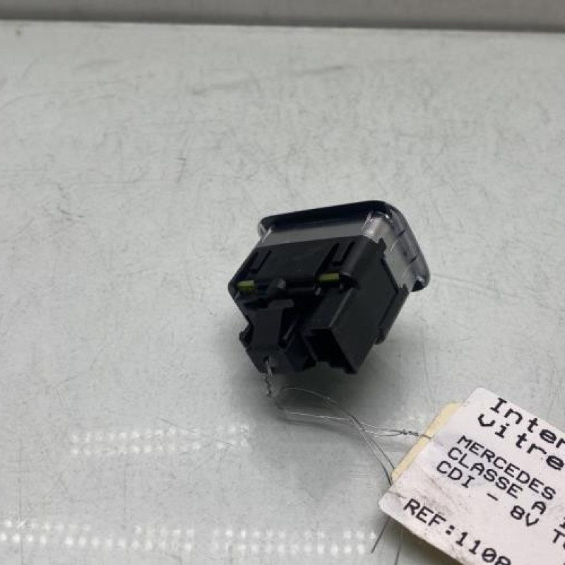 Interrupteur de leve vitre avant droit MERCEDES CLASSE A 176 Photo n°2