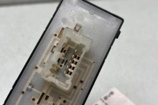 Interrupteur de leve vitre avant droit NISSAN QASHQAI 2