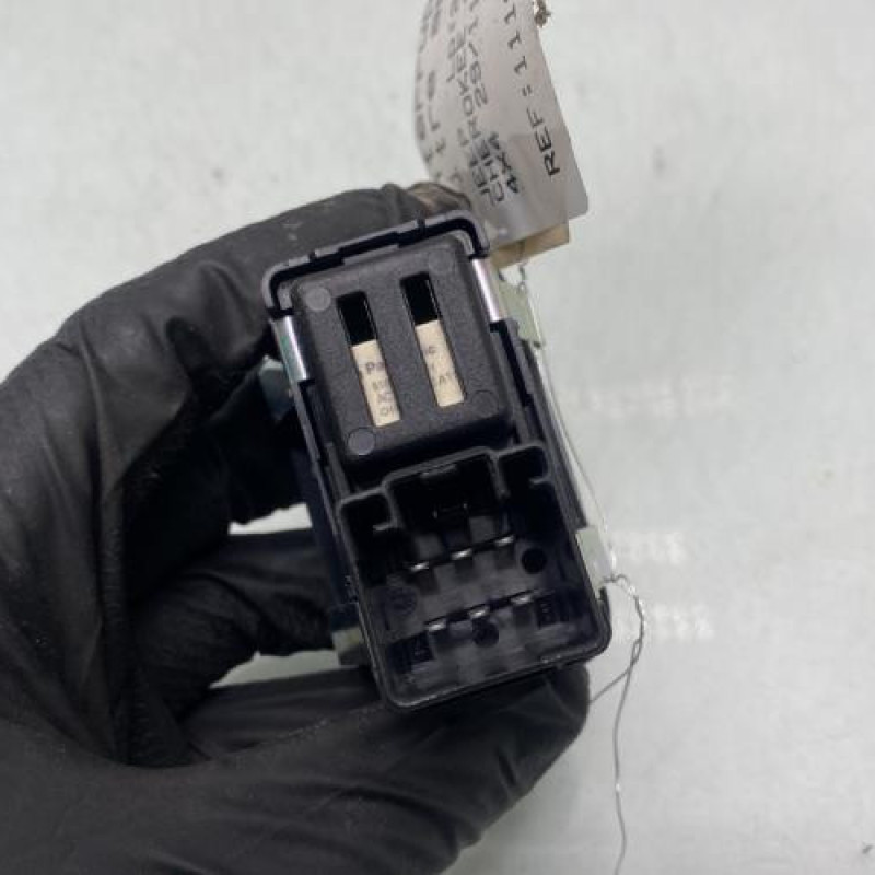 Interrupteur de leve vitre arriere gauche JEEP CHEROKEE 4 Photo n°3