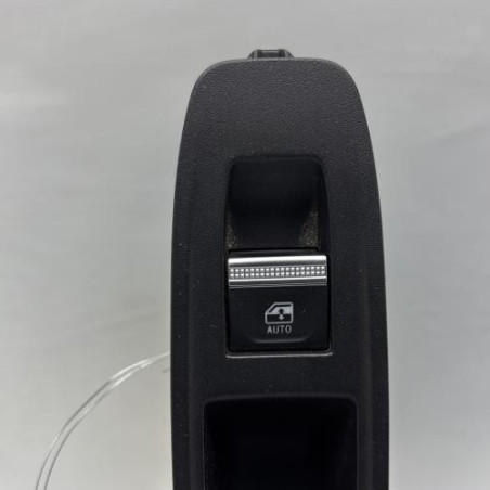 Interrupteur de leve vitre arriere droit RENAULT CLIO 5