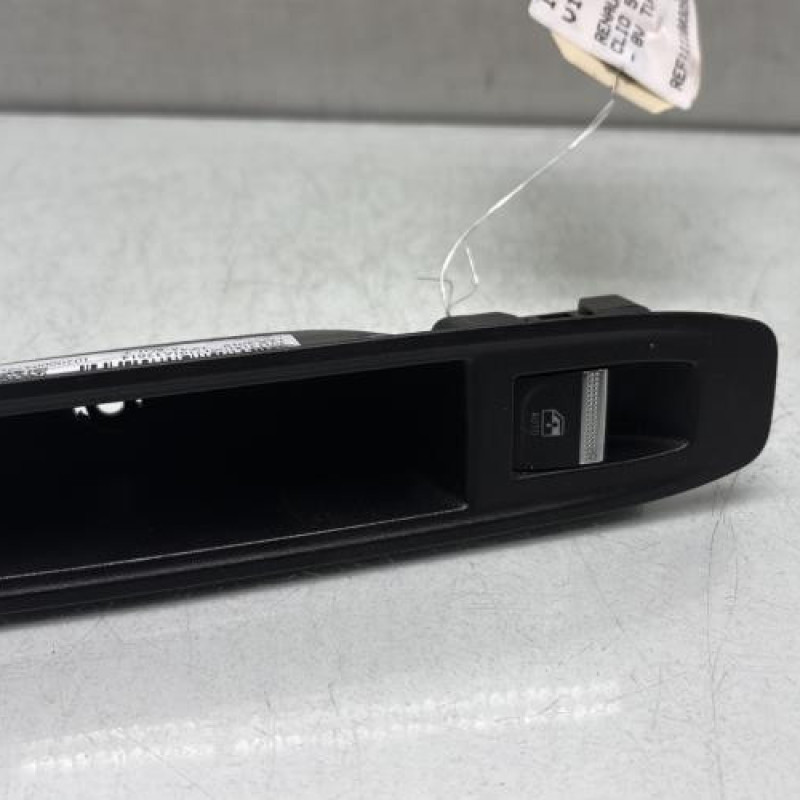 Interrupteur de leve vitre arriere gauche RENAULT CLIO 5 Photo n°1