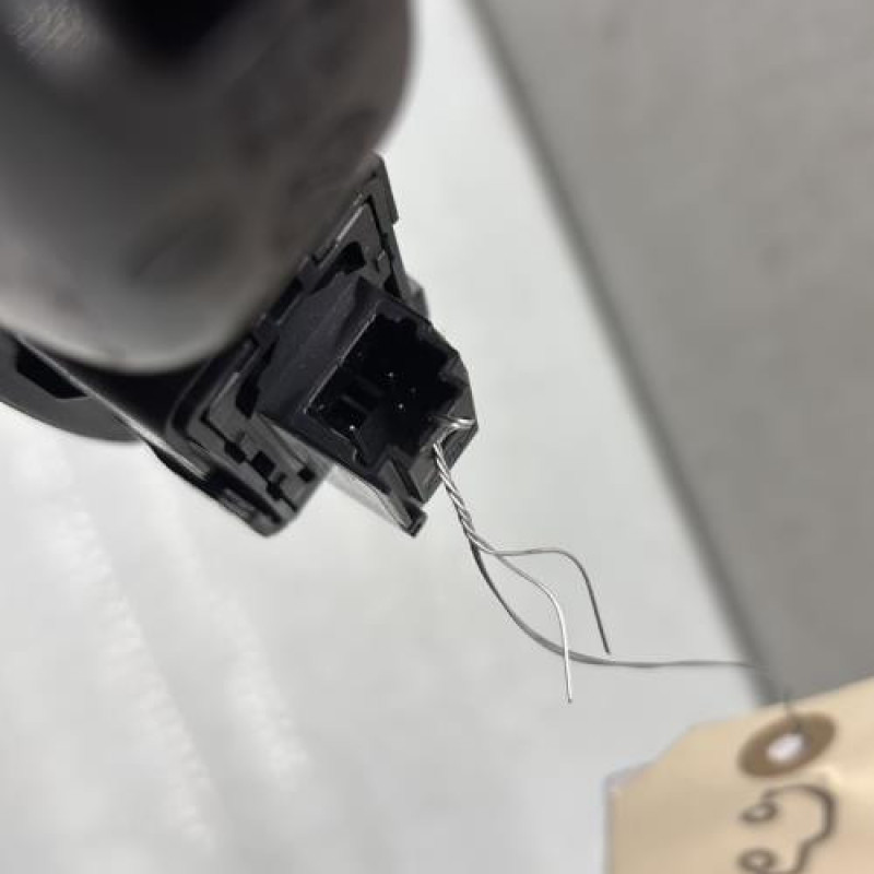 Interrupteur de leve vitre arriere gauche RENAULT CLIO 5 Photo n°3