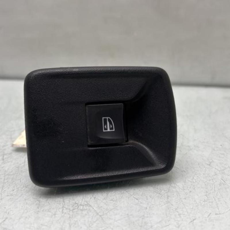 Interrupteur de leve vitre arriere gauche DACIA SANDERO 2 Photo n°1