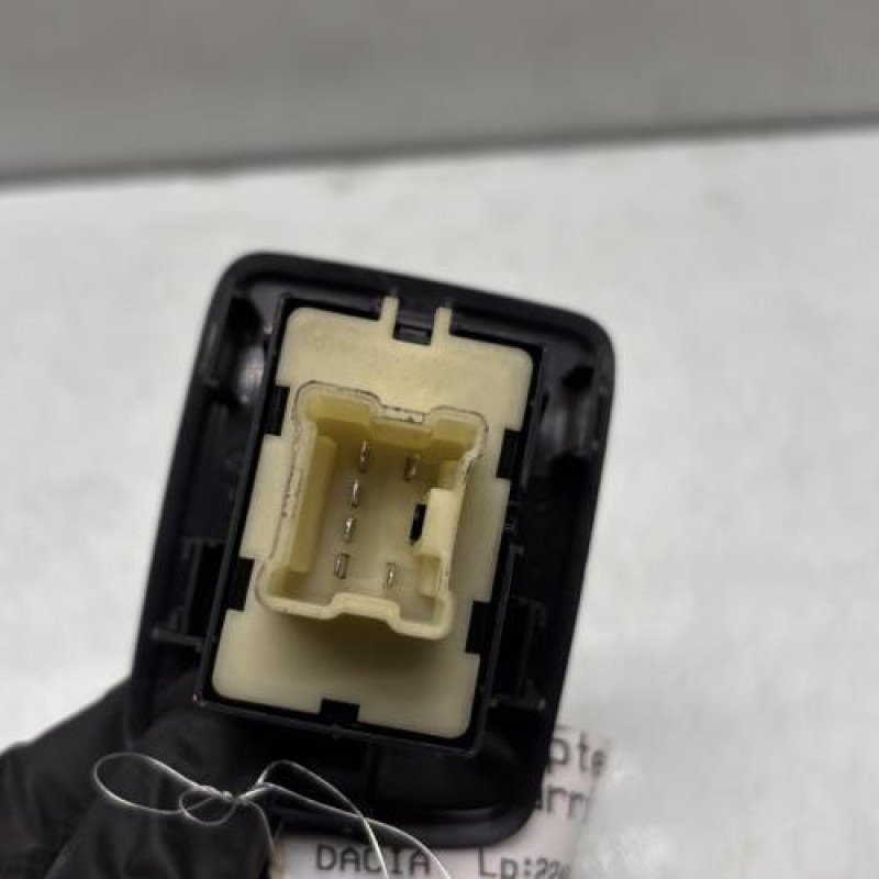 Interrupteur de leve vitre arriere gauche DACIA SANDERO 2 Photo n°3