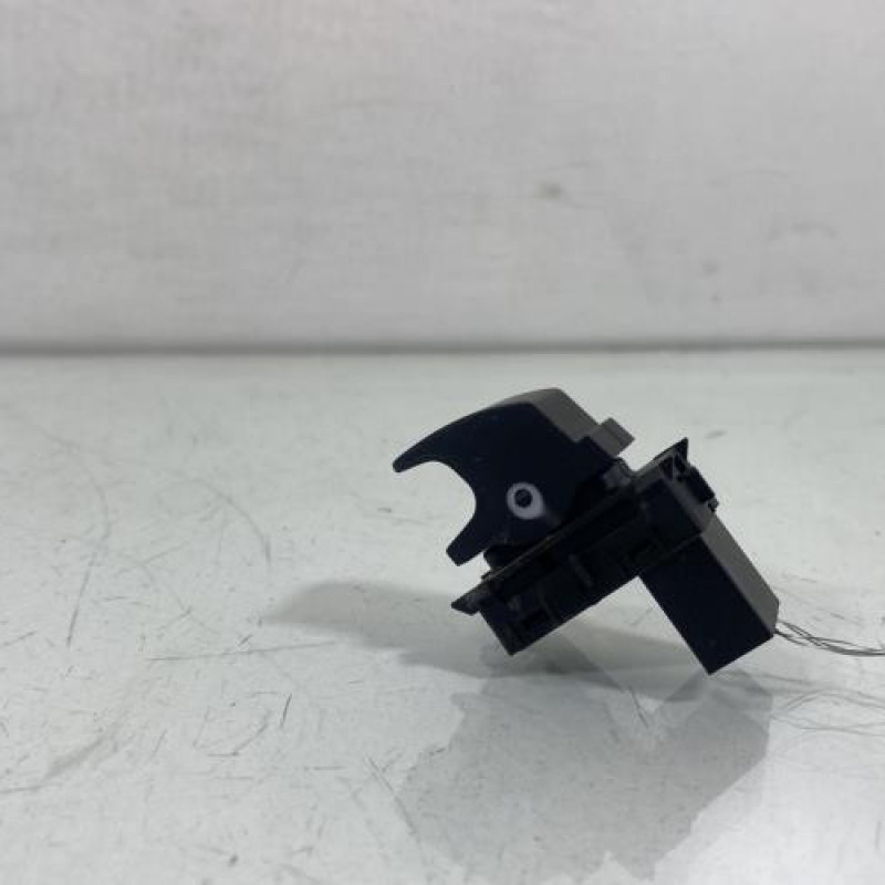 Interrupteur de leve vitre arriere gauche VOLKSWAGEN POLO 6 Photo n°2