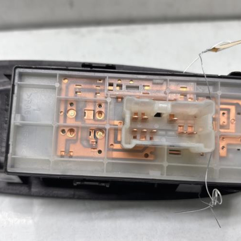 Interrupteur de leve vitre avant droit RENAULT KADJAR Photo n°4