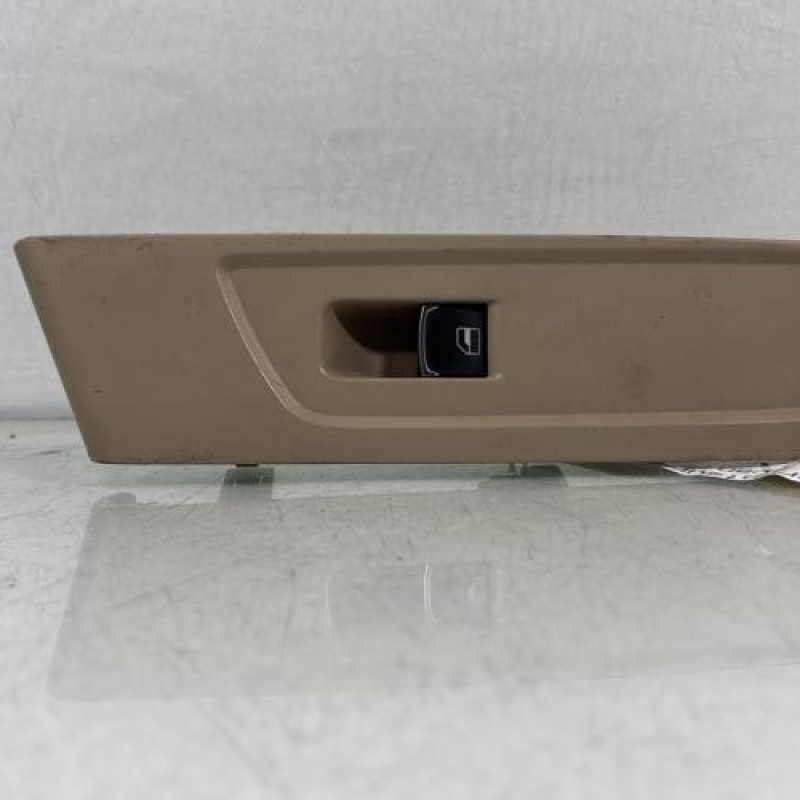 Interrupteur de leve vitre avant droit VOLKSWAGEN PASSAT 6 Photo n°1