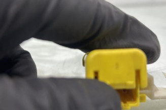 Pretensionneur de ceinture avant gauche VOLKSWAGEN POLO 4