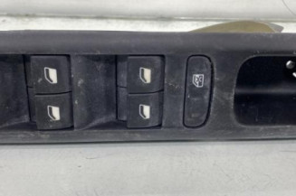 Interrupteur de leve vitre avant gauche PEUGEOT 3008 1