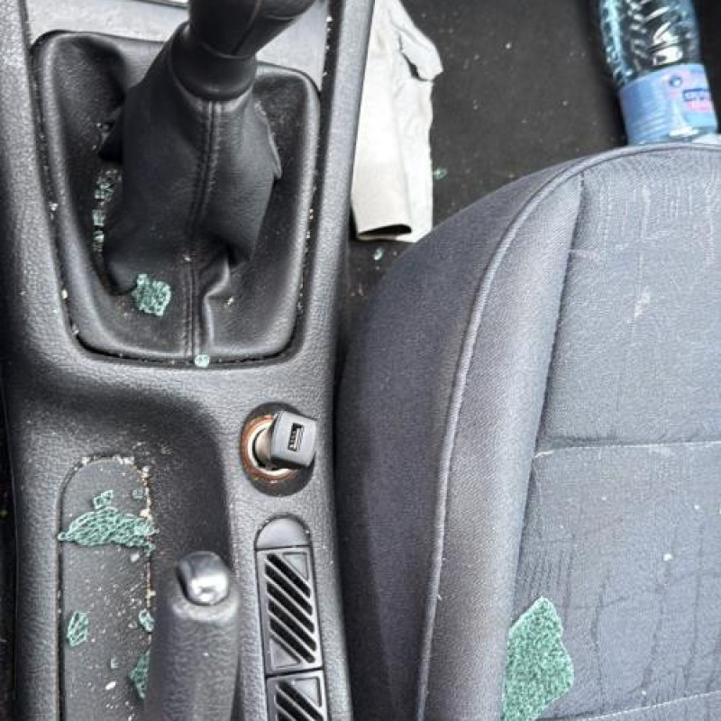 Aile avant gauche PEUGEOT 406 Photo n°15