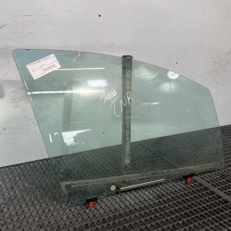 Vitre avant droit TOYOTA YARIS 3 Photo n°3