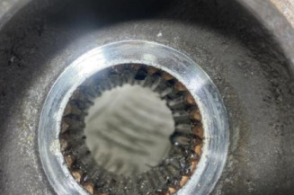 Pivot de moyeu avant droit PEUGEOT 308 1