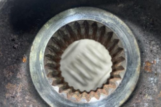 Pivot de moyeu avant gauche PEUGEOT 308 1 SW