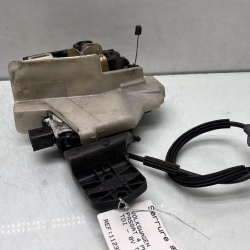 Serrure arriere droit VOLKSWAGEN PASSAT 4 Photo n°2