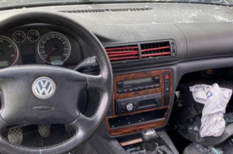Serrure arriere droit VOLKSWAGEN PASSAT 4