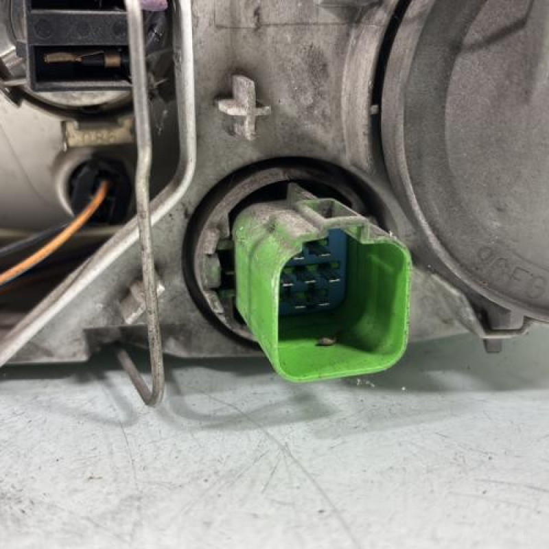 Optique avant principal droit (feux)(phare) FORD FIESTA 4 Photo n°4