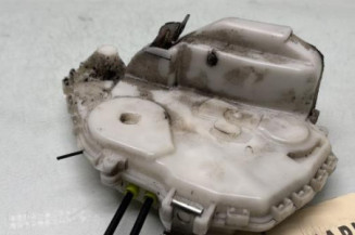 Serrure avant droit HONDA CIVIC 8