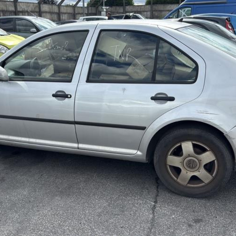 Serrure arriere gauche VOLKSWAGEN BORA Photo n°10