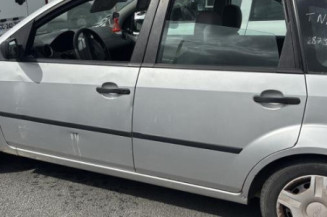 Serrure avant droit FORD FIESTA 5